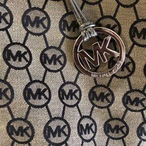 Meet your Posher, Mimichael